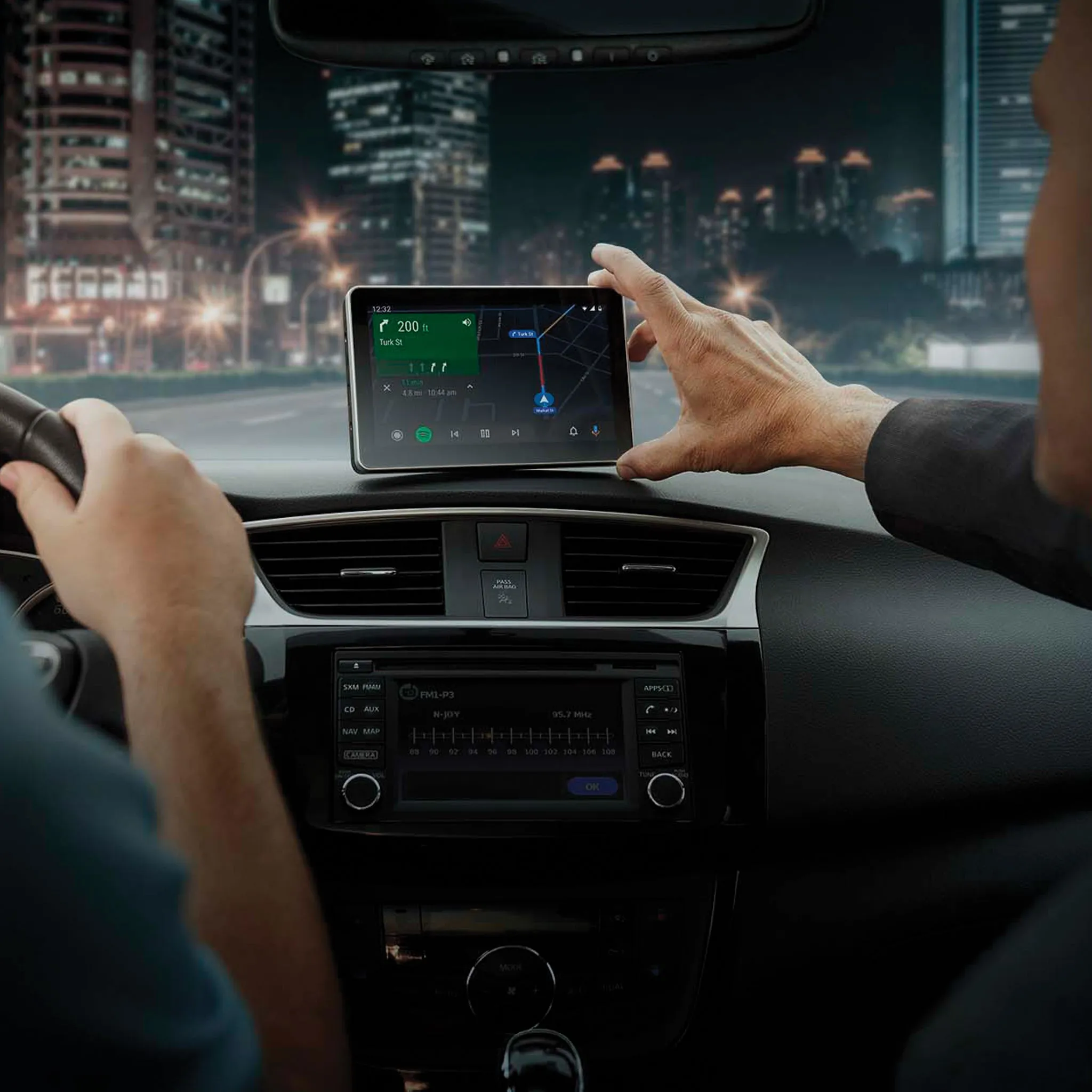 INTELLIDASH® PRO WIRELESS DASHBOARD-MOUNTED SMART DISPLAY - CAR AND DRIVER DU1000