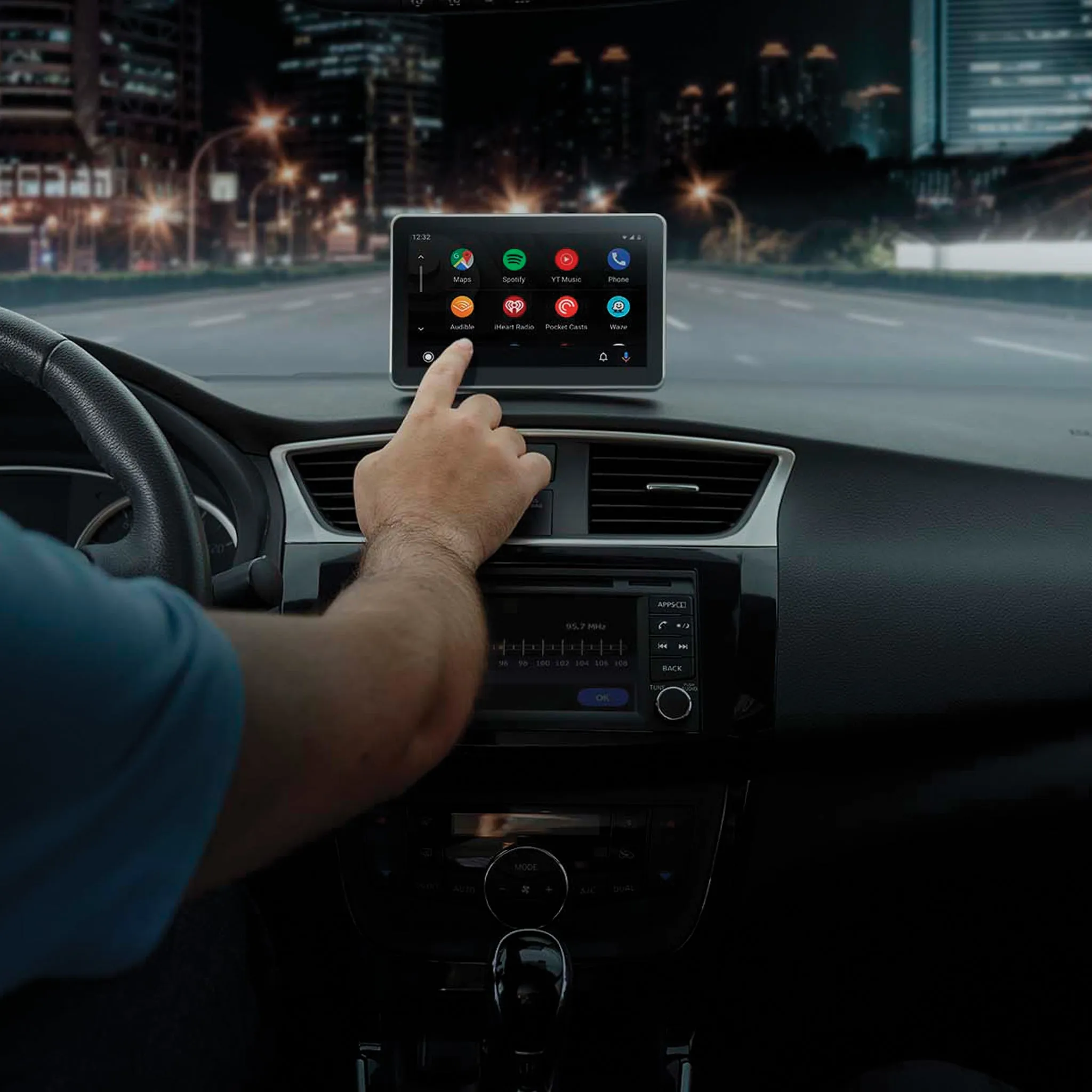 INTELLIDASH® PRO WIRELESS DASHBOARD-MOUNTED SMART DISPLAY - CAR AND DRIVER DU1000